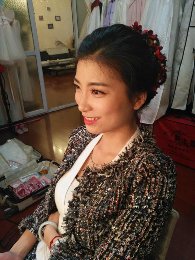 暖心:武汉一高校美女辅导员指导大学生如何“正确”谈恋爱!