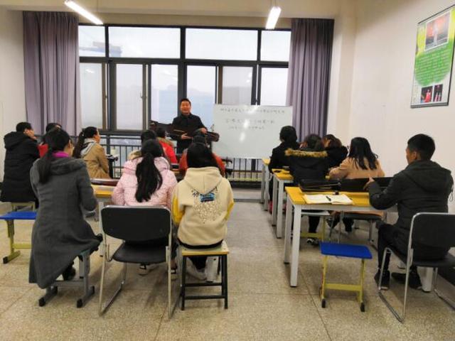 非遗进校园 文华学院开设古琴课堂