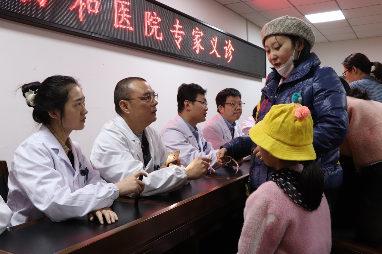 说明: E:\图片汇\2019\11.23协和医院与文华学院特色党日\IMG_1219.JPG